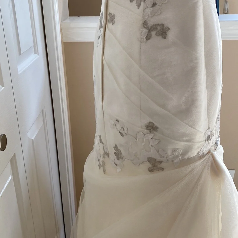 Galina wedding dress size 6 - Picture 9 of 14